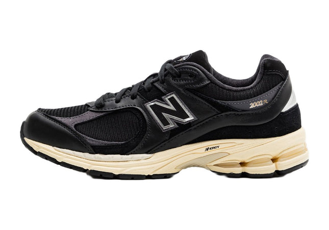 New Balance M2002