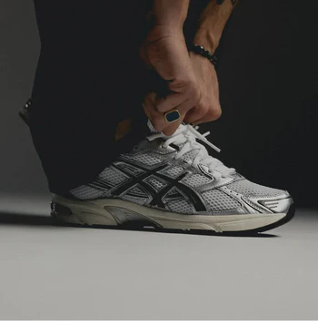 <h2>ASICS</h2>